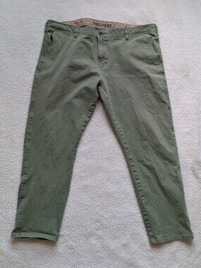 LIKE NEW Dockers Ultimate Chino Slim Fit pants